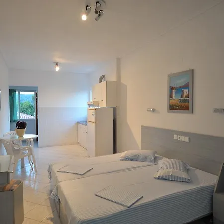 Galazia Akti Apartment