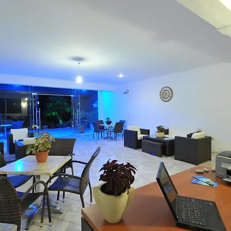 Galazia Akti Apartment