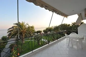 Galazia Akti Apartment