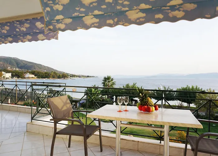 Galazia Akti Apartment